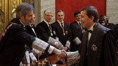 Manuel Moix, saluda al presidente de este Tribunal Supremo, Carlos Lesmes, durante su toma de posesi�n como fiscal jefe Anticorrupci�n