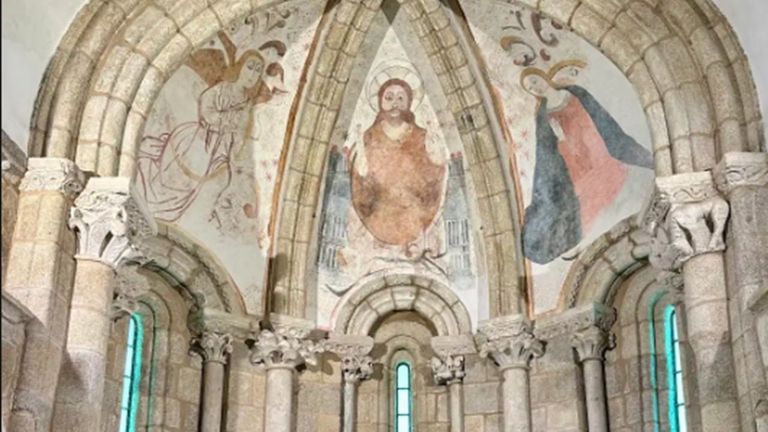 Las pinturas murales se encuentran en la b�veda del presbiterio de la iglesia y estaban ocultas bajo una capa de cal