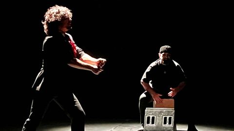 Jes�s Carmona en el patio-grader�o del Centro de Cultura Antiguo Instituto de Gij�n