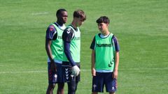 Milla, Marcos Gonz�lez y �ngel Arcos, en el entrenamiento del Celta Fortuna de este jueves.