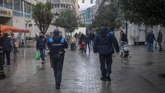 Agentes de la Polica Local de Boiro vigilando las calles