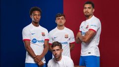 Balde, Sergi Roberto, Pedri y Ara�jo, con las nuevas equipaciones