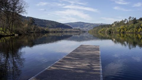 Embarcadero de Alongos (Toén) en el río Miño.