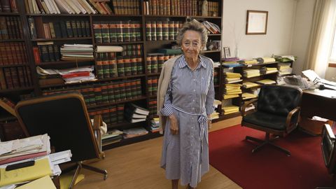 Mara Romana San Luis Costas, abogada pionera en Vigo, convertir su bufete en un piso.