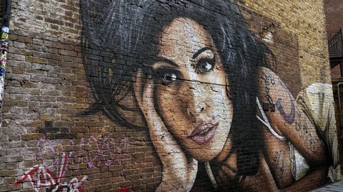 Mural dedicado a Amy Winehouse en Londres.