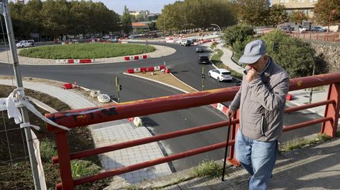 Vista de larotonda de la Trinchera, terminada y operativa,y de las aceras con la mayor parte de las baldosas ya dispuestas.