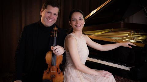 Abel Tom�s y Emma Stratton act�an en el C�rculo