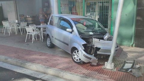 El coche se empotr contra una seal