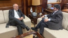 Abel Losada, izquierda, junto al delegado del Gobierno en Galicia, Pedro Blanco