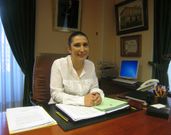 Pilar L�pez en la mesa del despacho de la alcald�a de Sarria. 
