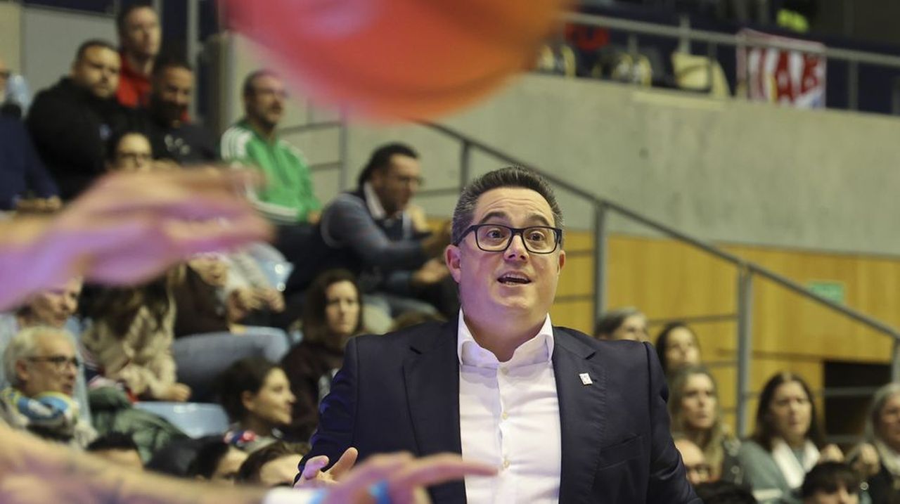 Diego Epifanio, entrenador del Obradoiro: «Solo pensamos en el Zamora y no podemos distraernos con el derbi»