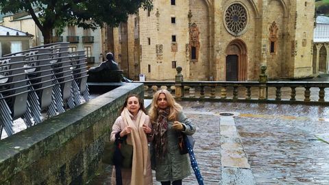 Las hermanas sevillanas, en la Praza da Catedral