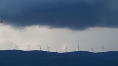 Aerogeneradores del parque e�lico existente en la Serra do Faro, en el l�mite entre Chantada y Rodeiro