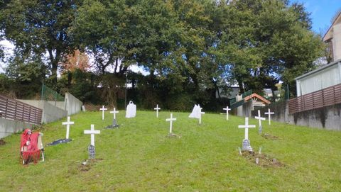Cementerio en una urbanizaci�n en Roxos, en�la parroquia compostelana de Villestro