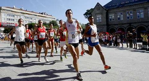 Los corredores salieron de la plaza del Concello y recorrieron 10,5 kil�metros.