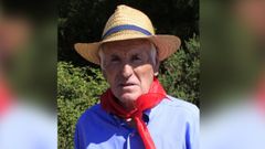 Luis Garc�a Rojo en una siega en Monterroso