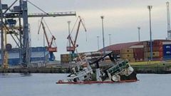 Barco portugu�s hundido en El Musel