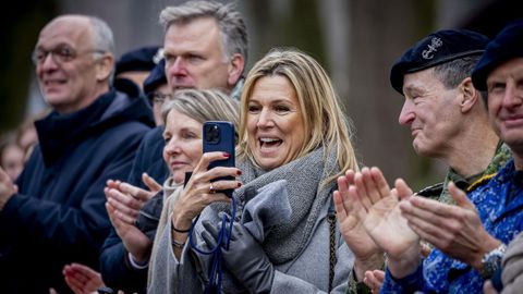 La reina Maxima de Holanda, emocionada en la graduaci�n de su hija, la princesa Amalia, de la formaci�n militar