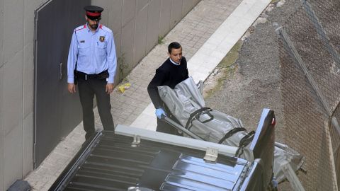 La vctima mortal es un profesor sustituto de Ciencias Sociales que llevaba apenas unas semanas en el centro. 