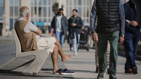 A Corua celebra la llegada de octubre con el veranillo de San Miguel. 