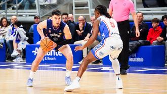 Barcello, que complet� un gran partido en Alicante, defendido por Bone