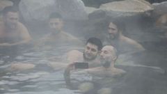 Omar Montes y J�come, en las termas de Ourense.
