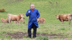 Adolfo Cabarcos, en uno de los prados afectados por el jabal�.