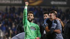 Sergio �lvarez y Iago Aspas celebrando la clasificaci�n a semifinales frente al Genk en el 2017
