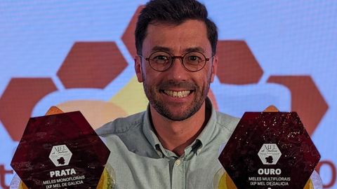 Javier Carreiras, con los dos premios