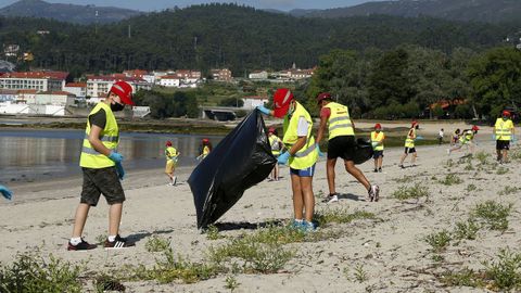 Programa Ludieduca de Jealsa y La Cruz Roja con motivo del d�a de los oc�anos en Barra�a y o Areal
