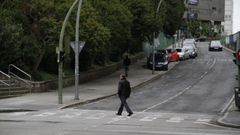 pasos.Un paso de peatones con las l�neas blancas borrosas cerca de San Pedro Mezonzo y Cuatro Caminos