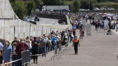 Colas para la vacunaci�n en la Cidade da Cultura de Santiago de Compostela