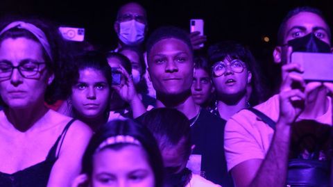 Pblico en las primeras filas en el concierto de Edurne en las fiestas de Monforte