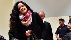 Beata Zsch�pe se dispone a escuchar la sentencia