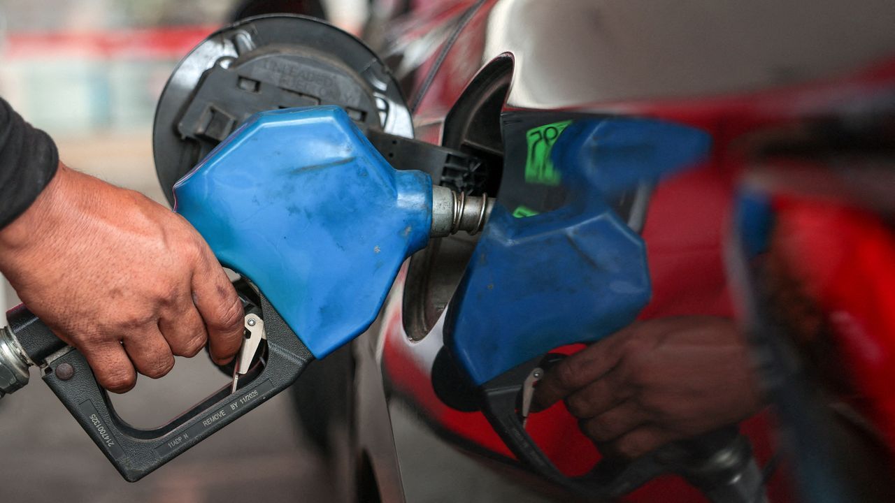 Gasolineras gallegas han encarecido casi un 50 % el precio de los carburantes