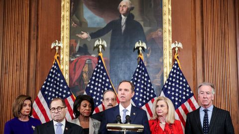Los l�deres democratas del Congreso, durante la presentaci�n de los cargos contra Trump