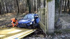 Estado en el que quedó el coche del joven fallecido en Touro