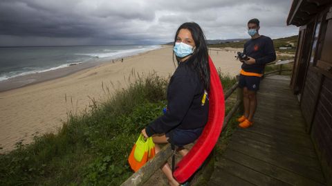 Socorristas, ayer, en Razo 