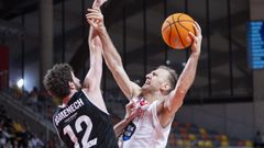 El alero Adin Vrabac en su estreno con el COB ante el Cartagena