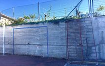 En Ard�n, los ladrones escaparon por una valla en un muro. 