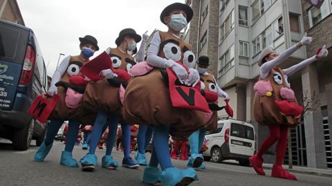 Buena parte de los participantes en el desfile de carnaval de Monforte eran nios