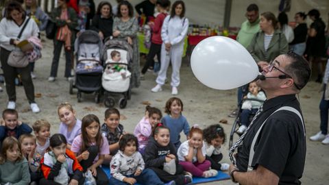 Actuacin del mago Paco durante las actividades de Rianxo Latexa