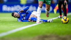 Carlos Pomares, en el suelo durante el partido ante el Elche