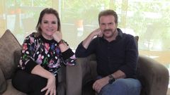  los cantantes argentinos Luc�a Gal�n y Joaqu�n Gal�n, conocidos como Pimpinela, mientras posan durante una entrevista 