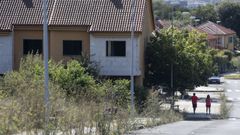 El abandono es evidente en la que se hab�a promocionado como urbanizaci�n de lujo a cinco minutos del centro de Ferrol