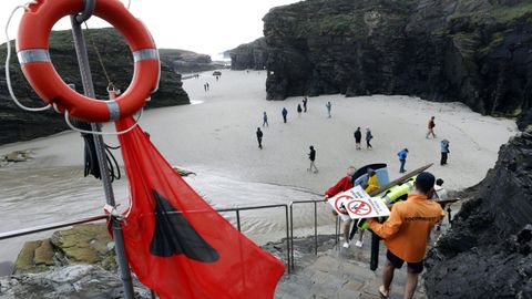 Ribadeo quiere tener socorristas en sus playas desde mediados de junio