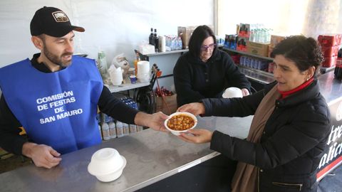 Celebracin de San Mauro con misa y procesin, y despus degustacin de callos y empanada