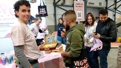 La Feria Vegana de Vigo muestra alimentos para mascotas que pueden comer los humanos
