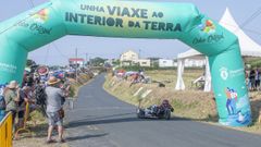 Un participante en las carrilanas pasando por la meta