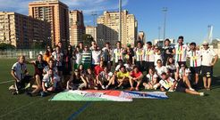 Las formaciones masculina y femenina del Irmandinhos que compitieron en la Liga Ib�rica en Valencia.